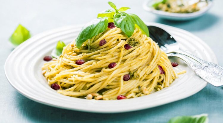 Cranberry Pesto Spaghetti with Basil Recipe