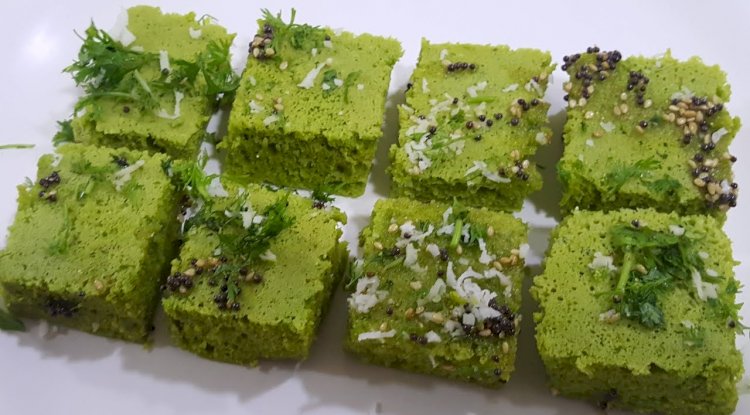 Spinach and Corn Dhokla Recipe
