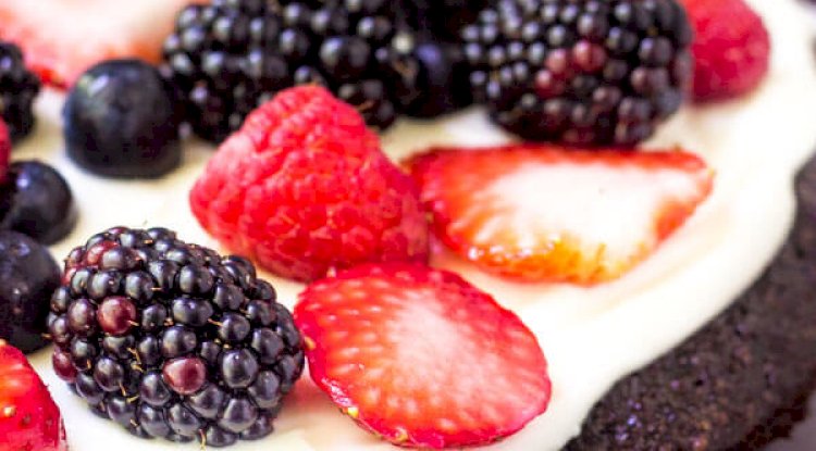 Chocolate Brownie Pizza with Mixed Berries Recipe
