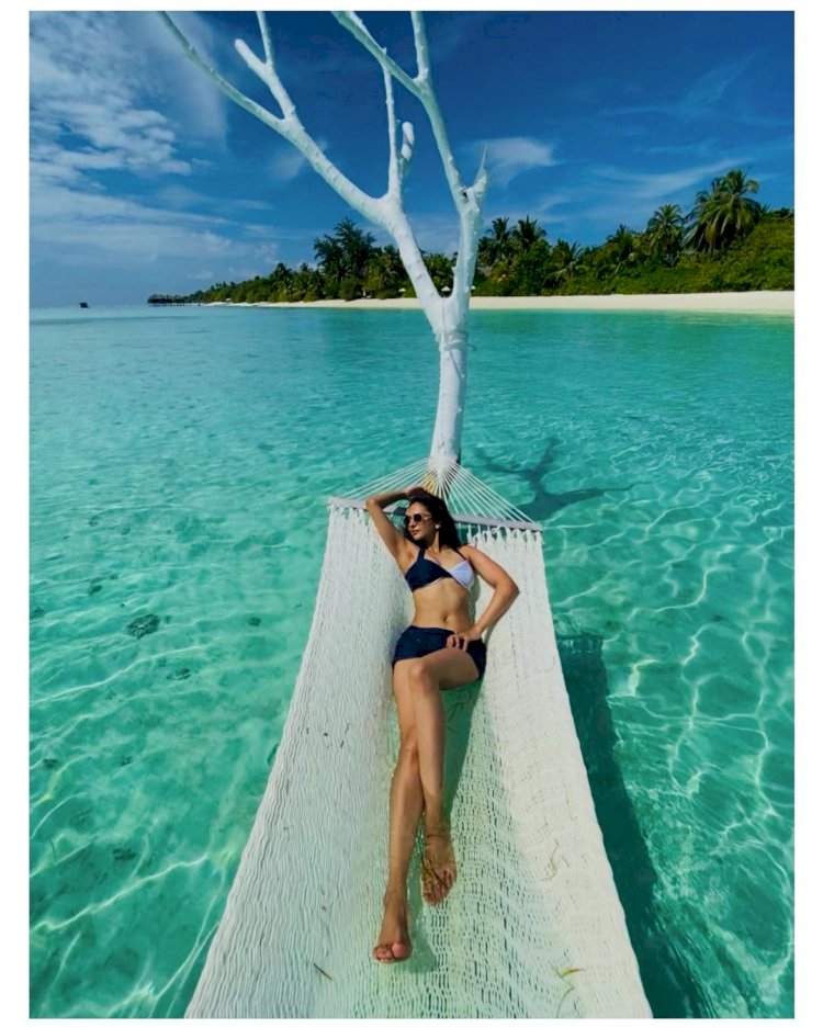 "I'm just a beachy kinda girl," wrote Rakul Preet Singh