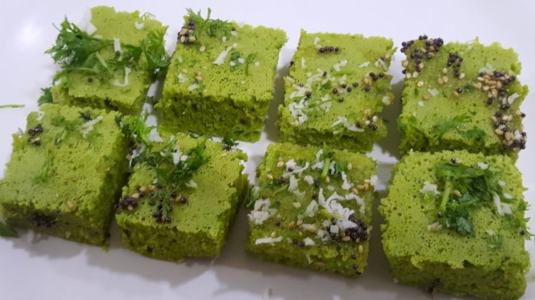 Spinach and Corn Dhokla Recipe